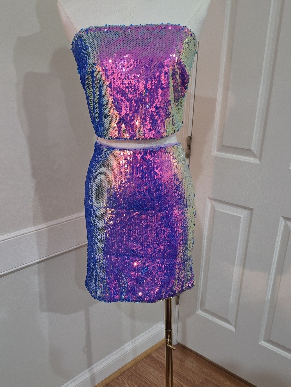 Windsor Iridescent Flip-Sequin Two-Piece Crop Top & Mini Skirt Set- Size L